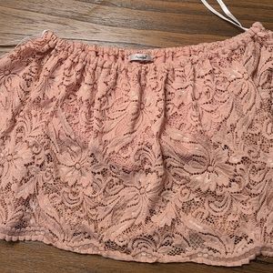 Lace crop top with lining